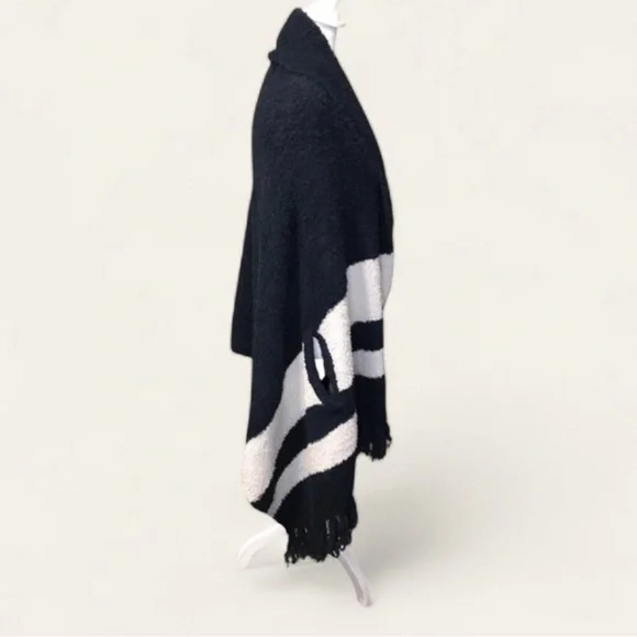 Barefoot Dreams Cozychic Malibu Wrap Indigo/Oyster Stripe OS - Picture 8 of 13